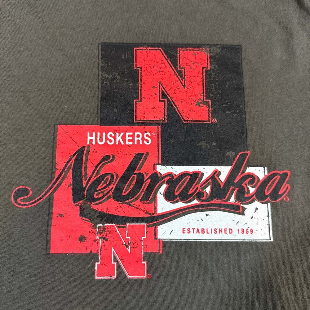 Nebraska Cornhuskers Womens Medium WEAR Erin Andrews Graphic T Shirt NCAA EUC - Picture 3 of 8